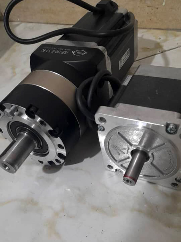 فروش انواع موتور و استپر موتور